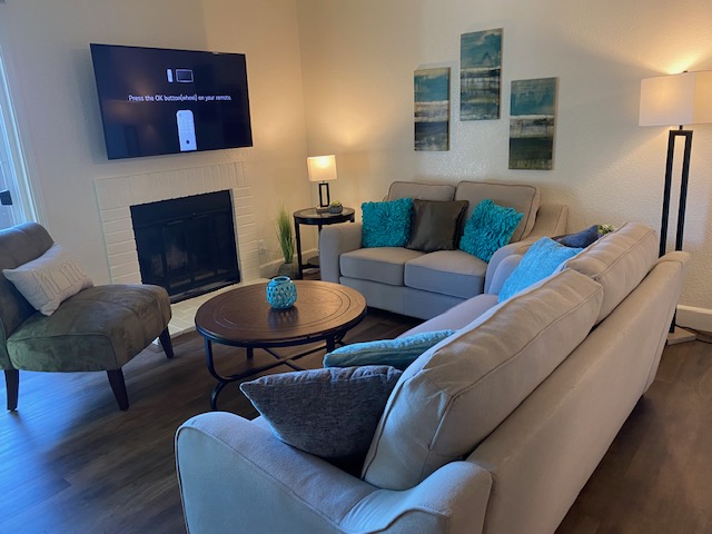 Luxury 2-Bedroom Midterm Rental in Rancho Cordova (E)